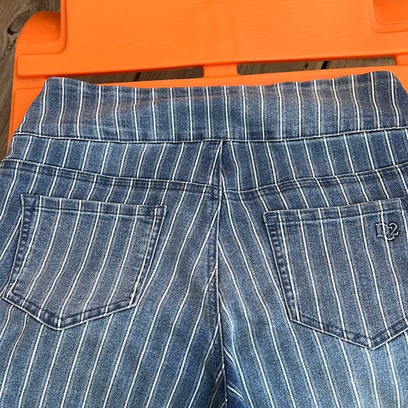DG2 Bermuda shorts - Picture 3 of 4